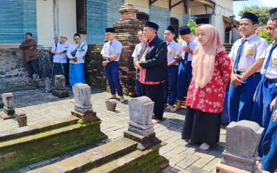 Ziarah Makam Muassis dan Khotmil Qur'an